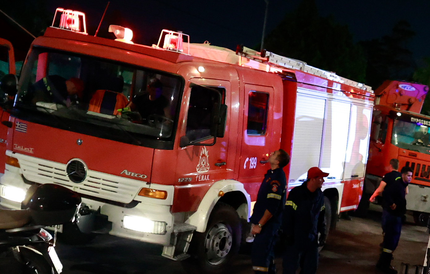Μεγάλη φωτιά στην Λάρισα – Ισχυρές δυνάμεις της Πυροσβεστικής στο σημείο