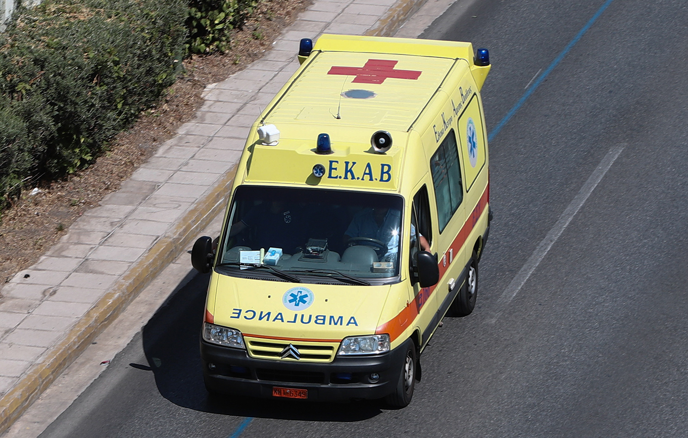 Άγριο επεισόδιο στο κέντρο της Θεσσαλονίκης: Τον μαχαίρωσαν, τον ξυλοκόπησαν και έβαλαν τον σκύλο τους να τον δαγκώσει