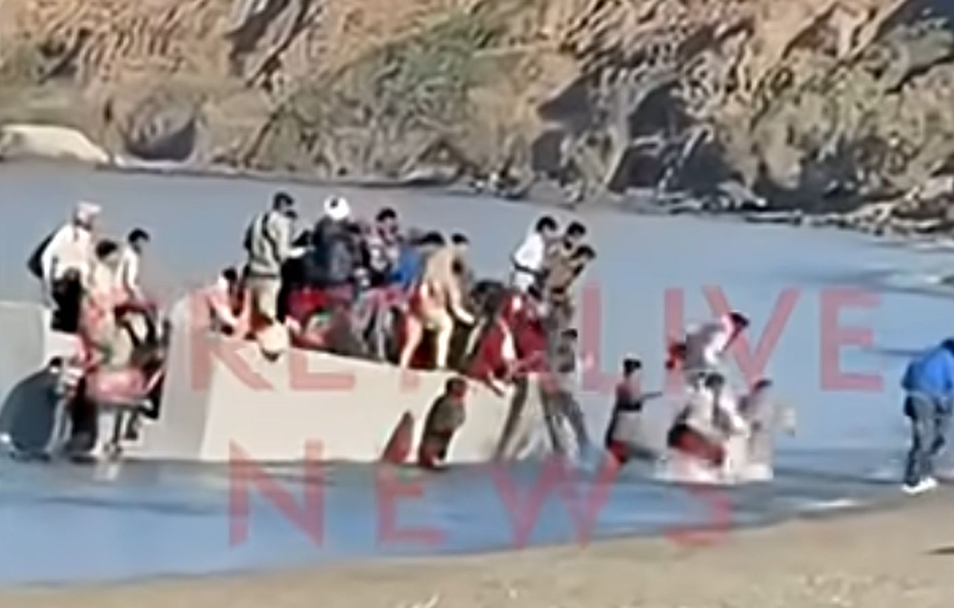 Κρήτη: Πάνω από 800 μετανάστες στα νότια παράλια του νησιού &#8211; Βίντεο δείχνει την αποβίβασή τους σε παραλία