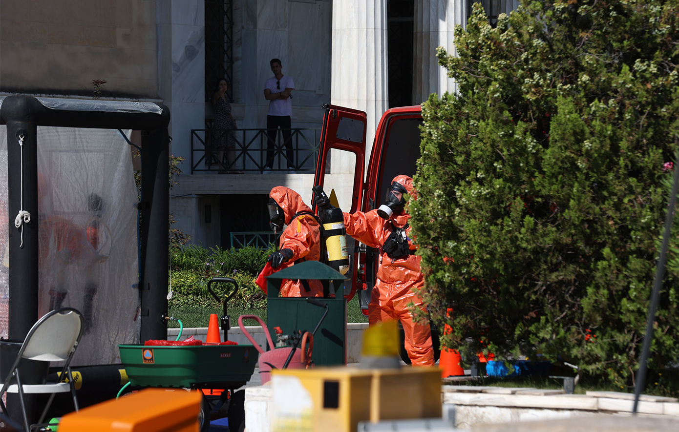 Ύποπτος φάκελος με σκόνη στη Βουλή, είχε παραλήπτη τον Κυριάκο Μητσοτάκη &#8211; Παραδόθηκε για έλεγχο στο ΚΕΕΛΠΝΟ